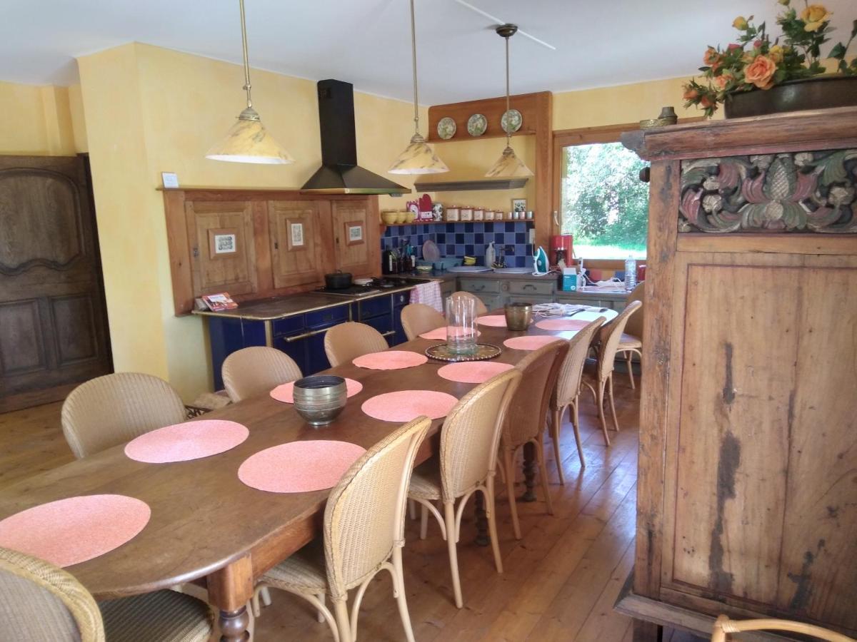Les Dames De La Saugiat Bed & Breakfast Le Fied Exterior foto