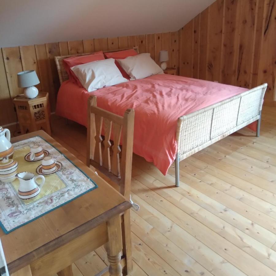 Les Dames De La Saugiat Bed & Breakfast Le Fied Exterior foto